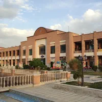 * ۲۱ متر طبقه اول روبه حیاط نقش جهان ایرانی اسلامی