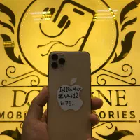 آیفون 11 pro max با حافظه zaa ۵۱۲ بارنگ جذاب طلایی