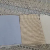 تعدادی تیکه پارچه مناسب آموزش خیاطی