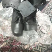 یک جفت پوتین سربازی نو