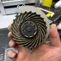 تعویض خمیر سیلیکون تعمیر دورفن بالا ps4 و ps5