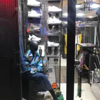 فروش توری فلزی و مانکن زنانه