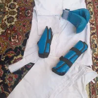 لباس کاراته درحد نوع برای سن. ۱۰ و۱۲. سال می خوره