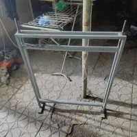 فروش دار قالی ایستاده