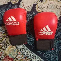 دستکش و روپایی کاراته با لباس