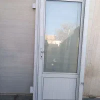 درب آلمینیومی همراه با قفل وشیشه