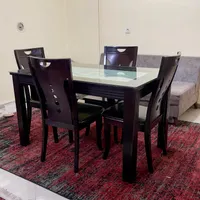 میز‌ناهارخوری چوبی ۴ نفره