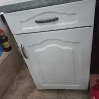 کلکسیون اشیا عتیقه کابینت فلزی تک درب و تک کشو