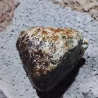 شهاب سنگ مثل سر مار باپوسته سوخته|جواهرات|کهنوج, |دیوار