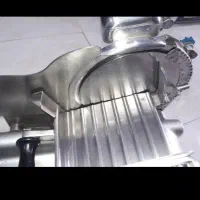 کالباس بر  فست فود. پروتئین  ساندویچ