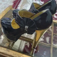 کفش پاشنه دار