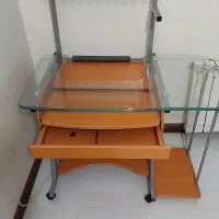 میز کامپیوتر تمیز