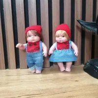 تعدادی عروسک|اسباب‌بازی بچه|کاشان, شهدا|دیوار