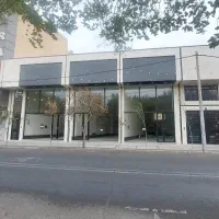 ۲۱۳متر مغازه تجاری با ۵۰متر نیم طبقه خ زمزم