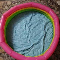 استخر توپ به همراه توپ