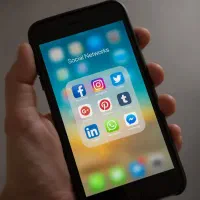 استخدام ادیتور و فیلمبردار حضوری