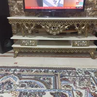 میز تلویزیون .ویترین.ساعت برنجی درحد نو