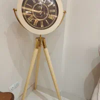 ساعت ایستاده سه پایه