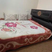 تخت دو نفره و میز آرایش|تخت و سرویس خواب|تیران, |دیوار