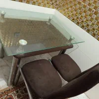 میز نهار خوری چهارنفره.. چهارصندلی داره