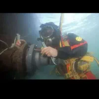 کار غواصی ،اسکراب کشتی و لنج فیلمبرداری زیر شناور