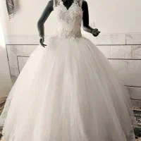 لباس ها کاملا تمیز و نو وتن خور اول هست.