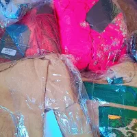 تعدادی لباس نو|لباس|مشکین‌دشت, |دیوار