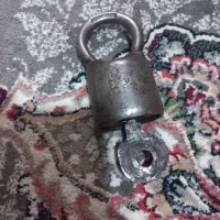 قفل قدیمی شیر خورشید