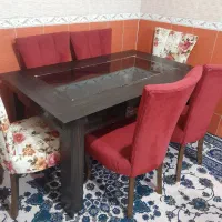 یک عدد میز غذا خوری شش نفره