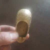 یک جفت گیوه برنجی کهنه جاسیگاری قدیمی قدمت دار|کلکسیون اشیاء عتیقه|اصفهان, بهارستان|دیوار