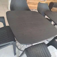 ۲ عدد میز کافه و ۵  صندلی  نو