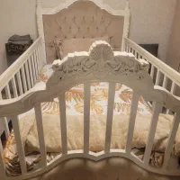 تخت چوبی سفید