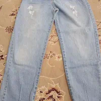 شلوار لی و تعدادی لباس دخترانه