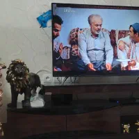 تلویزیون و میز