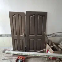 درب اتاقی رنگ قهوه ای