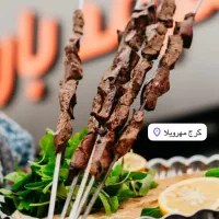 کارگر ساده‌ وسط کار ظرفشور نیمه وتمام وقت