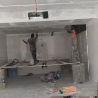 نقاش و نقاشی ساختمان مدرن