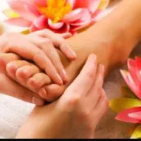 خدمات ماساژ و بادکش درمانی