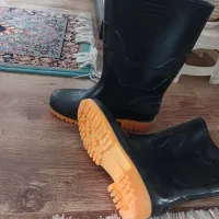 یک جفت چکمه نو