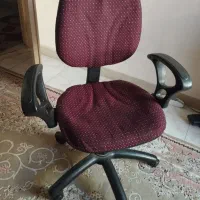 صندلی چرخشی کاملا سالم رنگ زرشکی