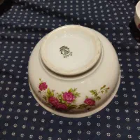 چینی گل قرمز وگل میخک وچند سرویس چینی مقصود وغیره|ظروف سرو و پذیرایی|مشهد, عسگریه|دیوار