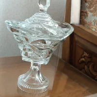 شکلات خوری و شیرینی خوری