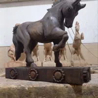 مجسمه اسب چوبی