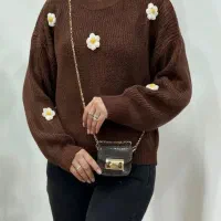 لباس بافت توت فرنگی. گیلاس و گل بابونه