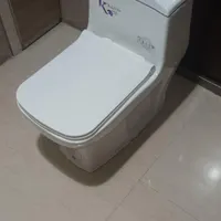 توالت فرنگی به همراه سینک دستشویی