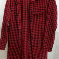 تعدادی لباس درحد نو به فروش می‌رسد