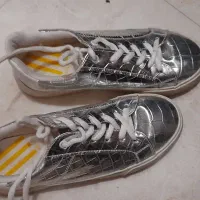 کتونی شبرنگ
