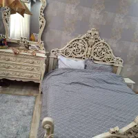 تخت  میز  ارایش