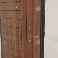 مغازه-دارای-بالکن-بزرگ-سرویس-دستشویی-و-حمام