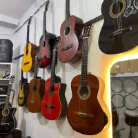 گیتار دیاموند با رنگبندی متنوع|گیتار، بیس، امپلیفایر|گنبد کاووس, |دیوار